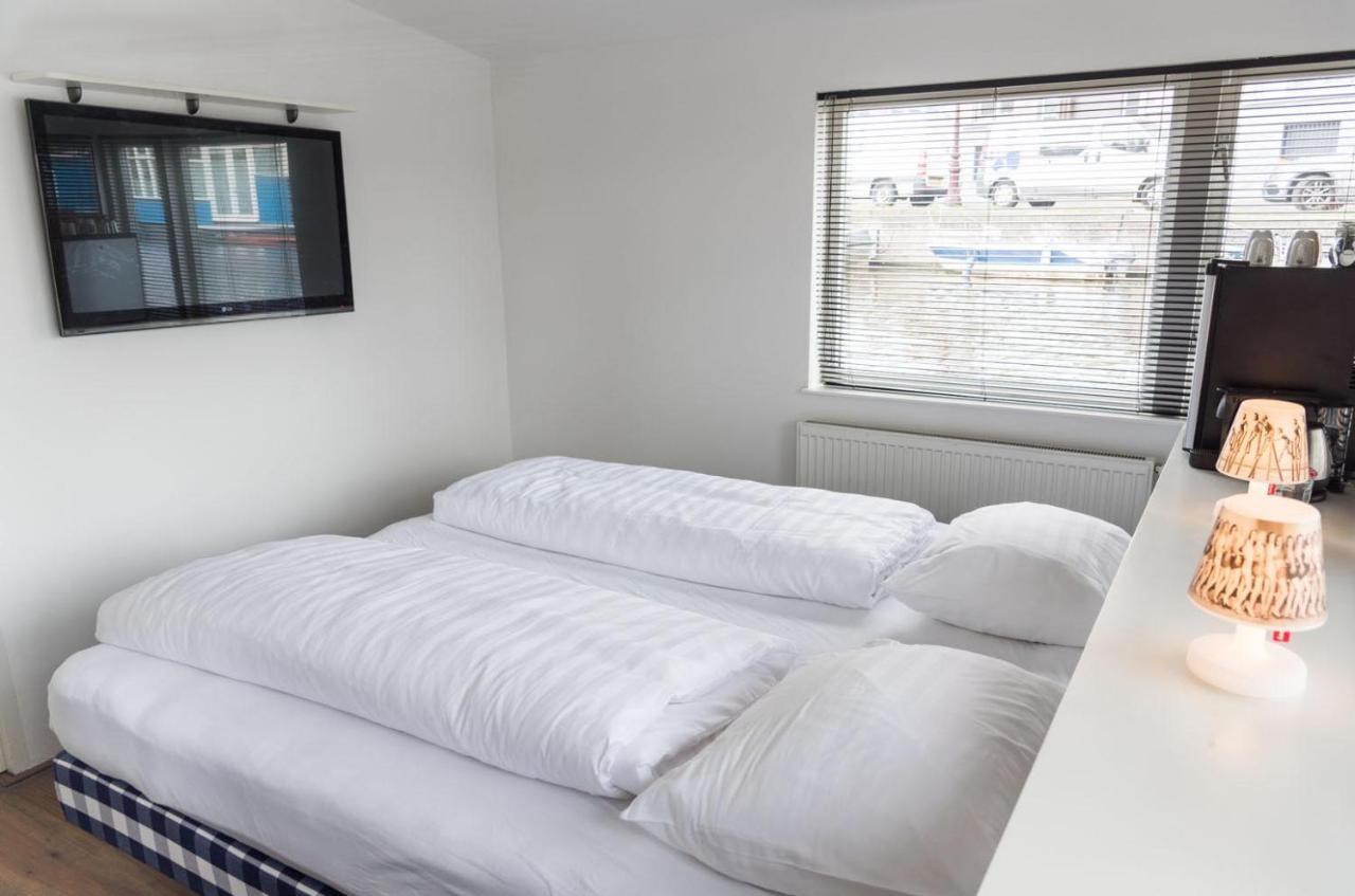 Houseboat Next To Amstel Bed & Breakfast Amsterdam Exterior photo